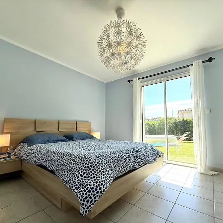 Avec Piscine, 4 Chambres, Jardin, Dans Le Massif Des Maures * Fréjus
