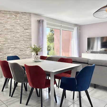 Villa Avec Piscine, 4 Chambres, Jardin, Dans Le Massif Des Maures *