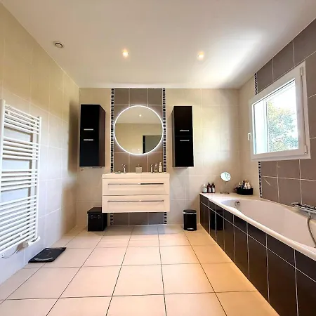 Villa Avec Piscine, 4 Chambres, Jardin, Dans Le Massif Des Maures