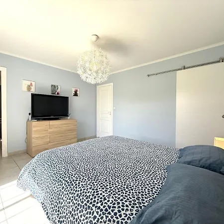 Avec Piscine, 4 Chambres, Jardin, Dans Le Massif Des Maures *