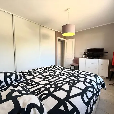 Avec Piscine, 4 Chambres, Jardin, Dans Le Massif Des Maures * Fréjus