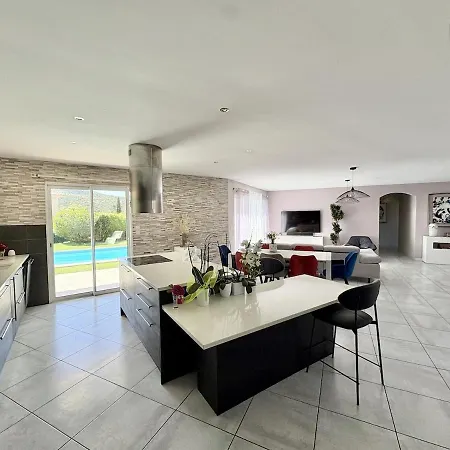 Avec Piscine, 4 Chambres, Jardin, Dans Le Massif Des Maures Villa